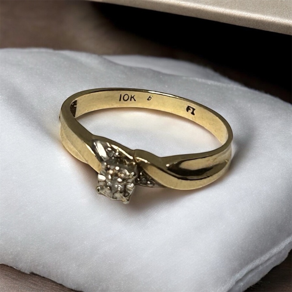 10K YELLOW GOLD DIAMOND ENGAGEMENT RING SZ 6.5 1.6GR. FIRM PRICE